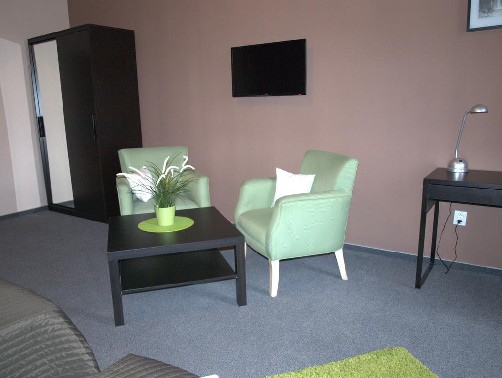 Hotel U Lva Bílina エクステリア 写真