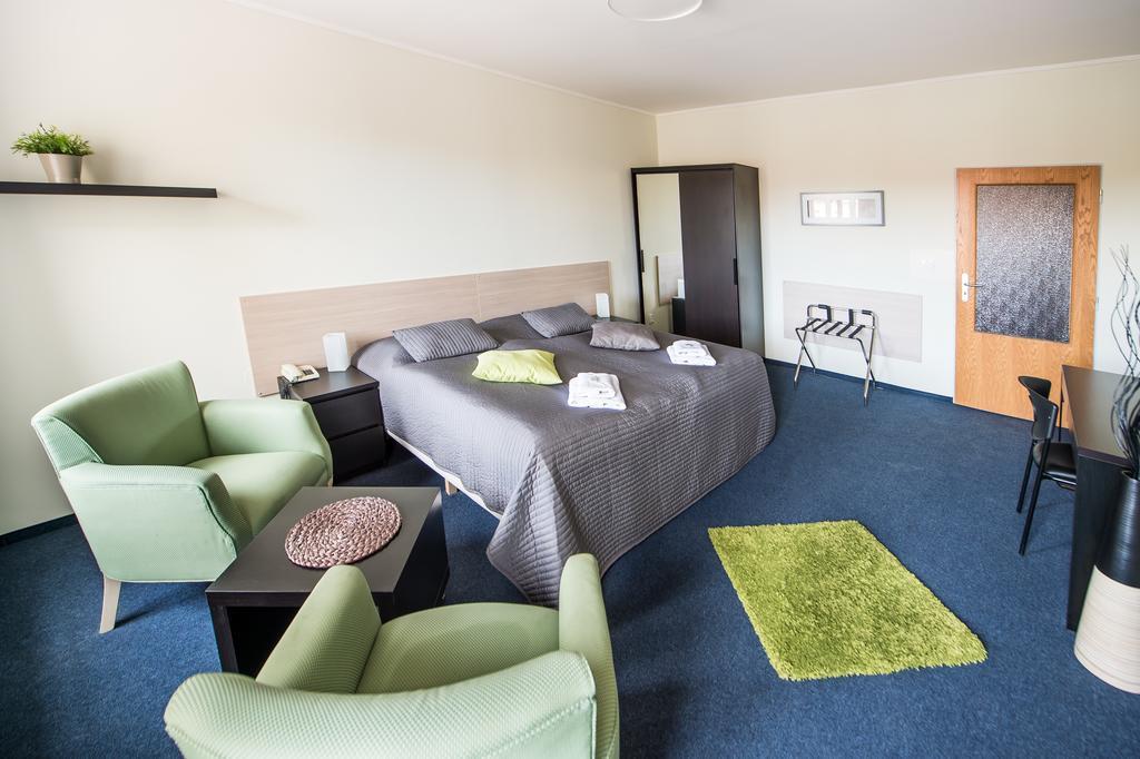 Hotel U Lva Bílina エクステリア 写真